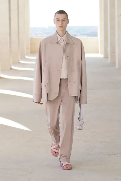 Look 30
